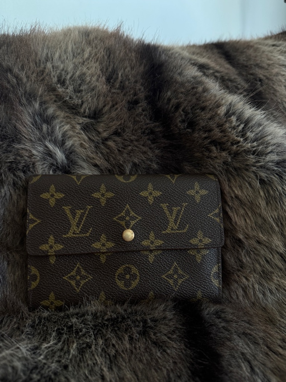 Authentic Louis Vuitton Monogram Wallet - Picture 2 of 11